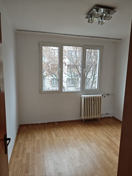 Emil Racovita, 5 min. metrou Piata Sudului, 1 minut de Piata Straduintei,