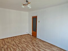 Emil Racovita, 5 min. metrou Piata Sudului, 1 minut de Piata Straduintei